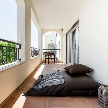 Daire Cabanas, Tavira, T3, O Pomar